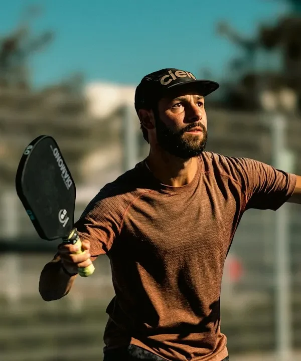 au tu khon ngoan vao dung cu pickleball chon gi e nang tam trinh o