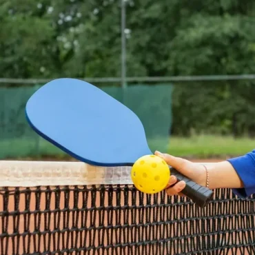 tai sao kinh the thao la yeu to quan trong khi choi pickleball